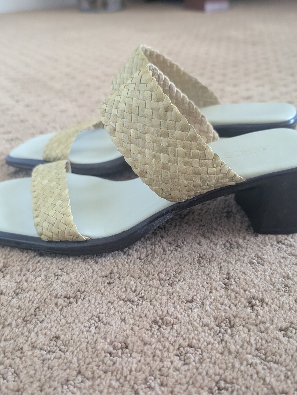 Aerosoles Light Green Sandals, Size 7, 2.5 Inch Heels - Picture 3 of 7